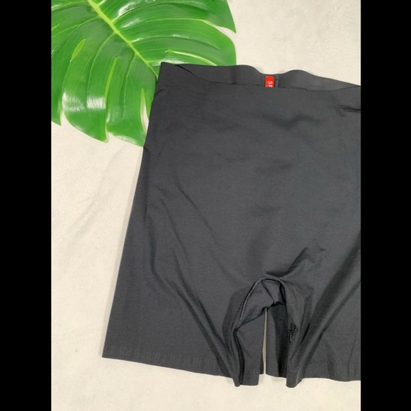 NEW‎ $52 Spanx Thinstincts Girl Shaper Shorts Small - Picture 5 of 12